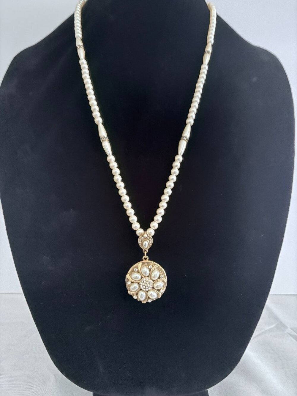 1928 Jewelry Faux Pearl Strand Locket Medallion Pendant Necklace Gold Tone 15.5"